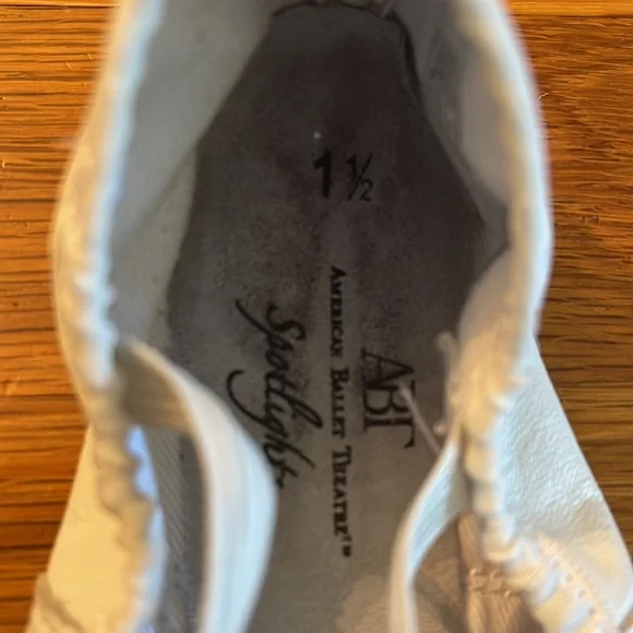 American Ballet Theatre white ballet slippers size 1.5 - Picture 3 of 5
